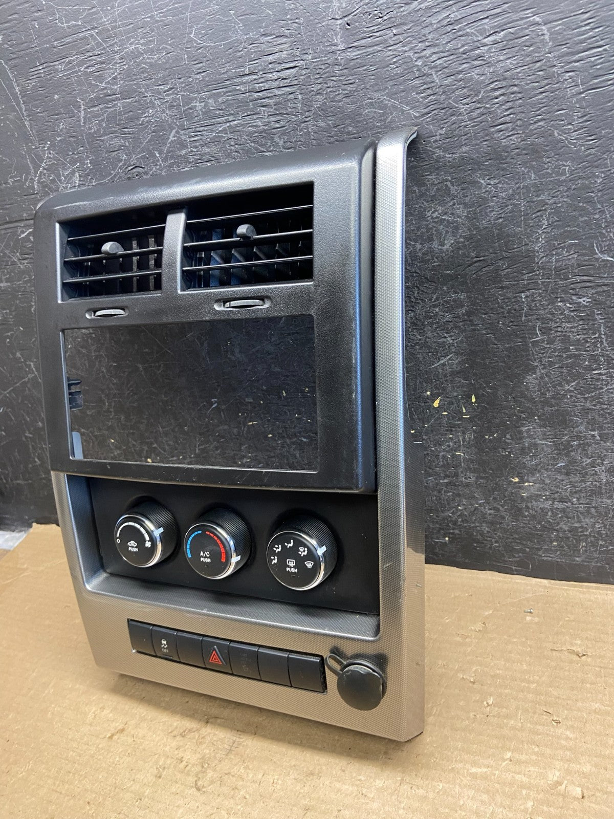2008 to 2012 Jeep Liberty Dash Climate Temperature Control Radio Bezel AH3704 DG2