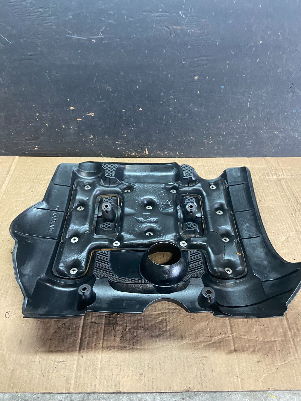 2006 to 2008 Kia Sedona V6 3.8L Engine Motor Cover O3286 PS4