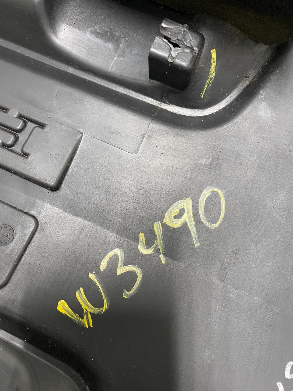 2005 to 2007 Honda Odyssey Black Engine Cover OEM U7991 DG8