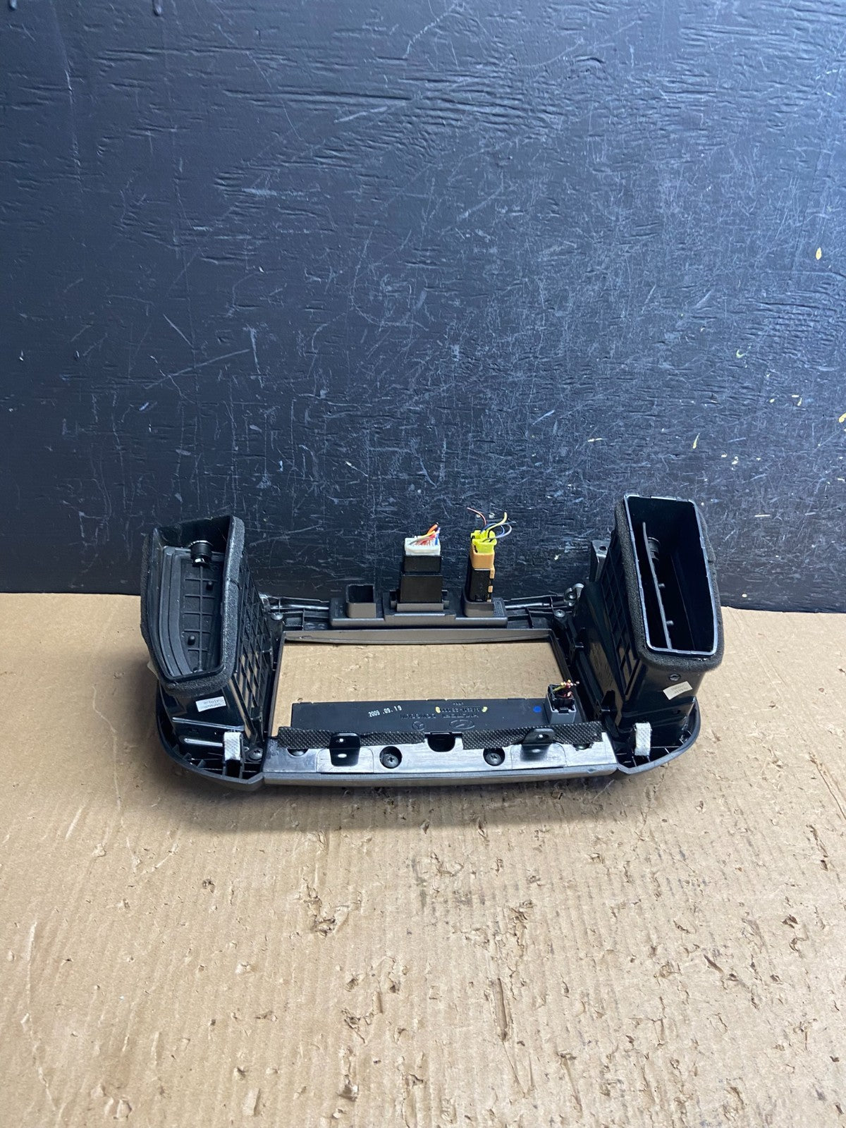 2007 to 2009 Hyundai Santa Fe Center Dashboard Radio Bezel Trim AF1551 DG4