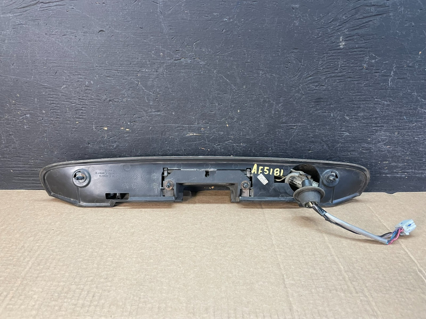 2008-2012 Buick Enclave Trunk Lid Finish Panel Moulding w/ Camera AF5181 DG4
