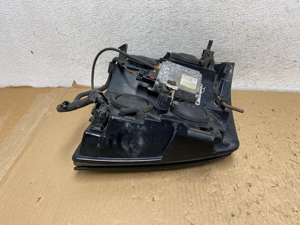 2002 to 2006 Cadillac Escalade Left Driver Lh Xenon HID Headlight AH2868 DW7