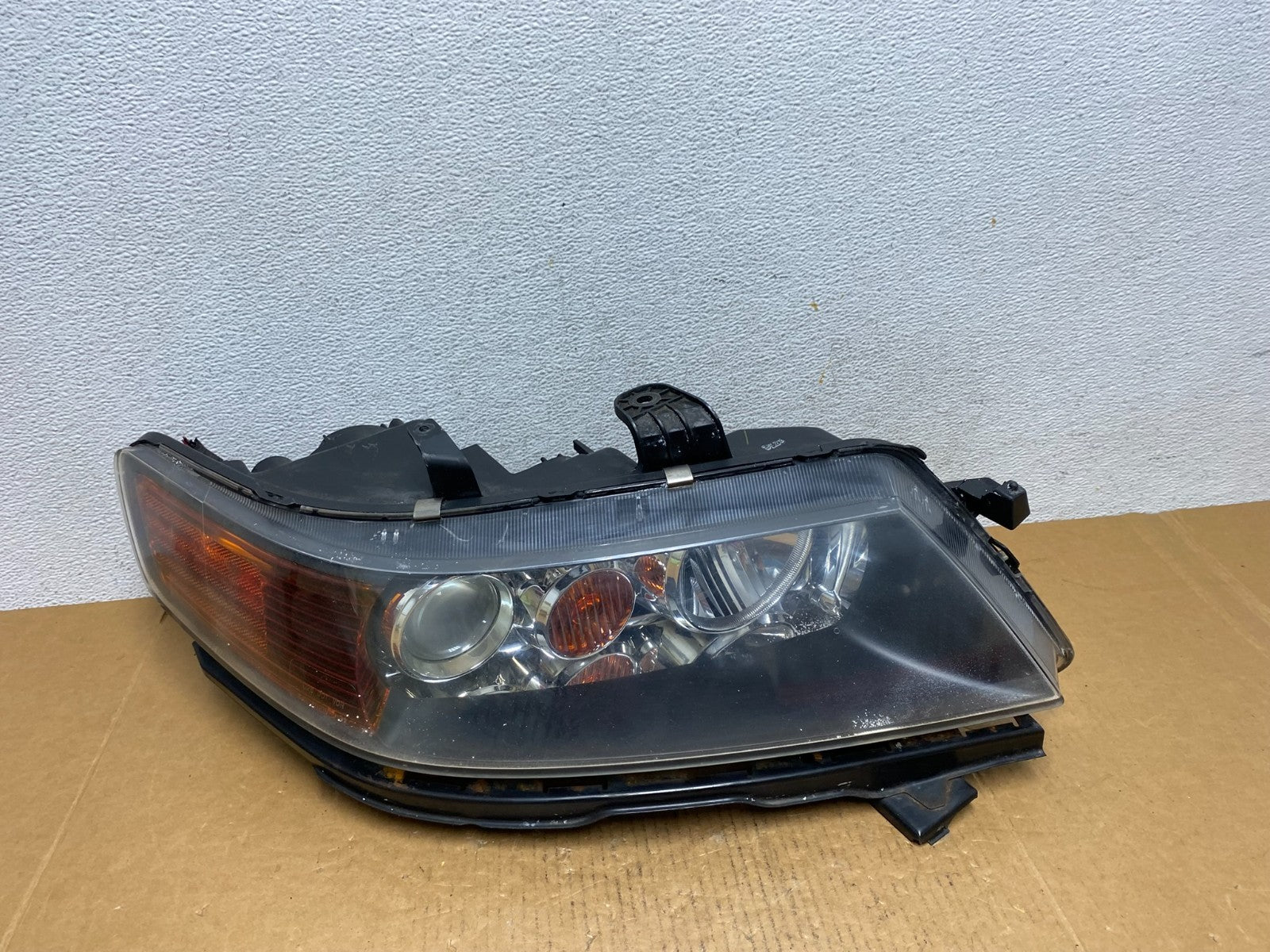2004 to 2006 Acura TSX Right Passenger RH Side Xenon HID Headlight AD9248 DW0