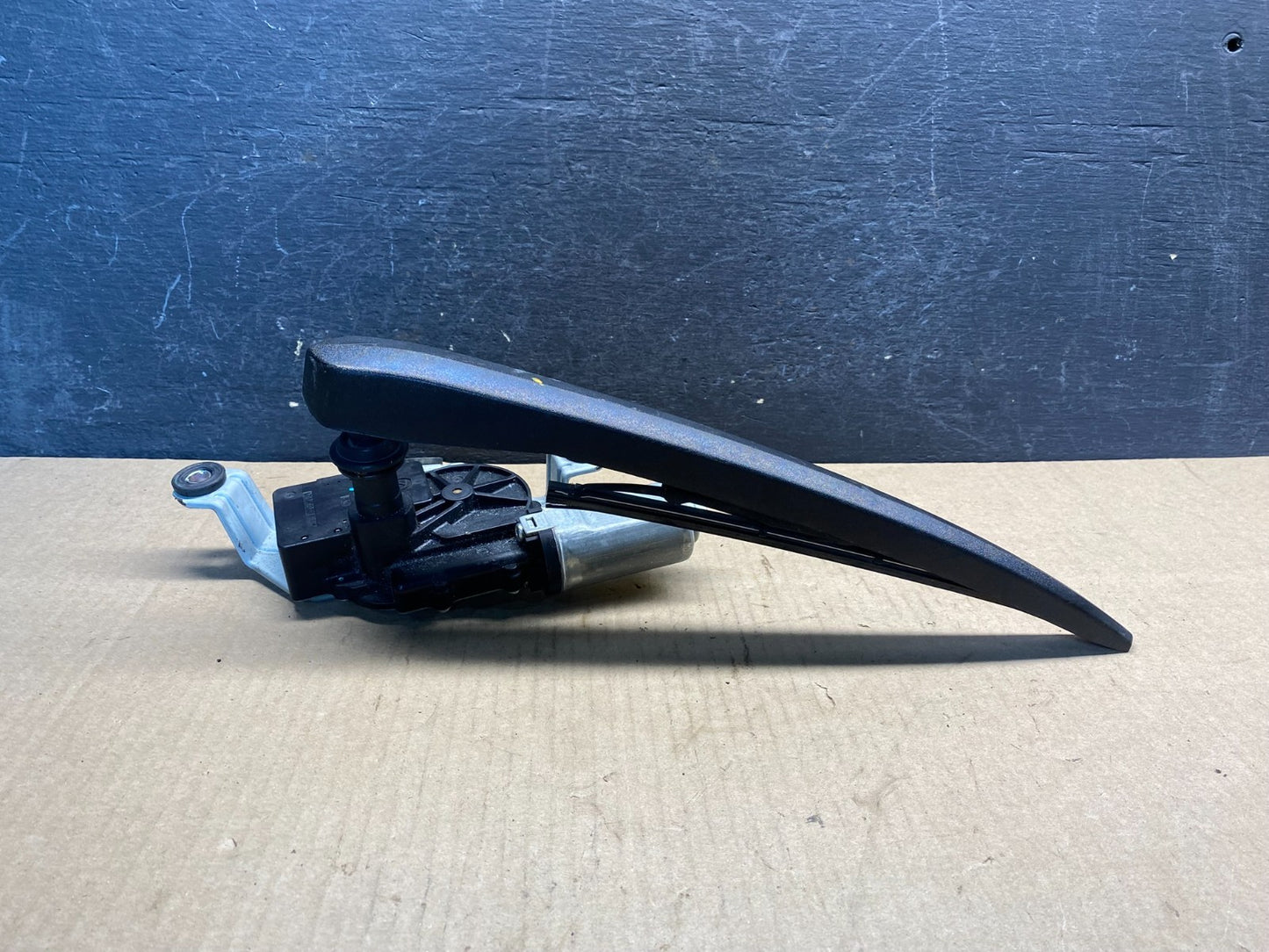 2010 to 2016 Cadillac SRX Rear Windshield Washer Wiper Motor AG9668 DG3