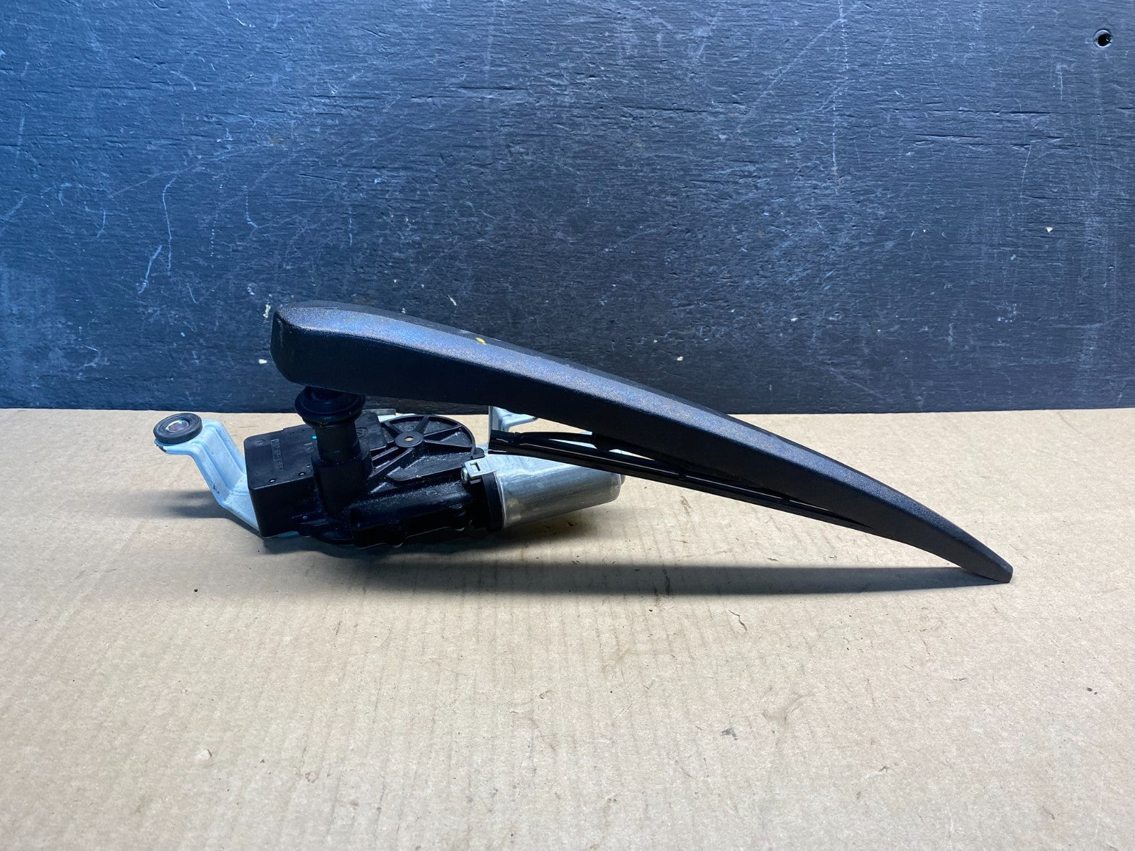 2010 to 2016 Cadillac SRX Rear Windshield Washer Wiper Motor AG9668 DG3