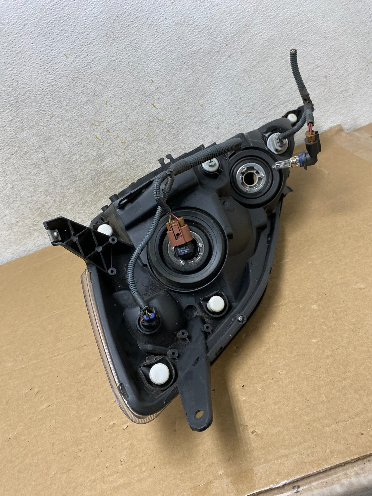 2006 to 2010 Toyota Sienna Right Passenger Rh Side Headlight Halogen AH8248 DW8