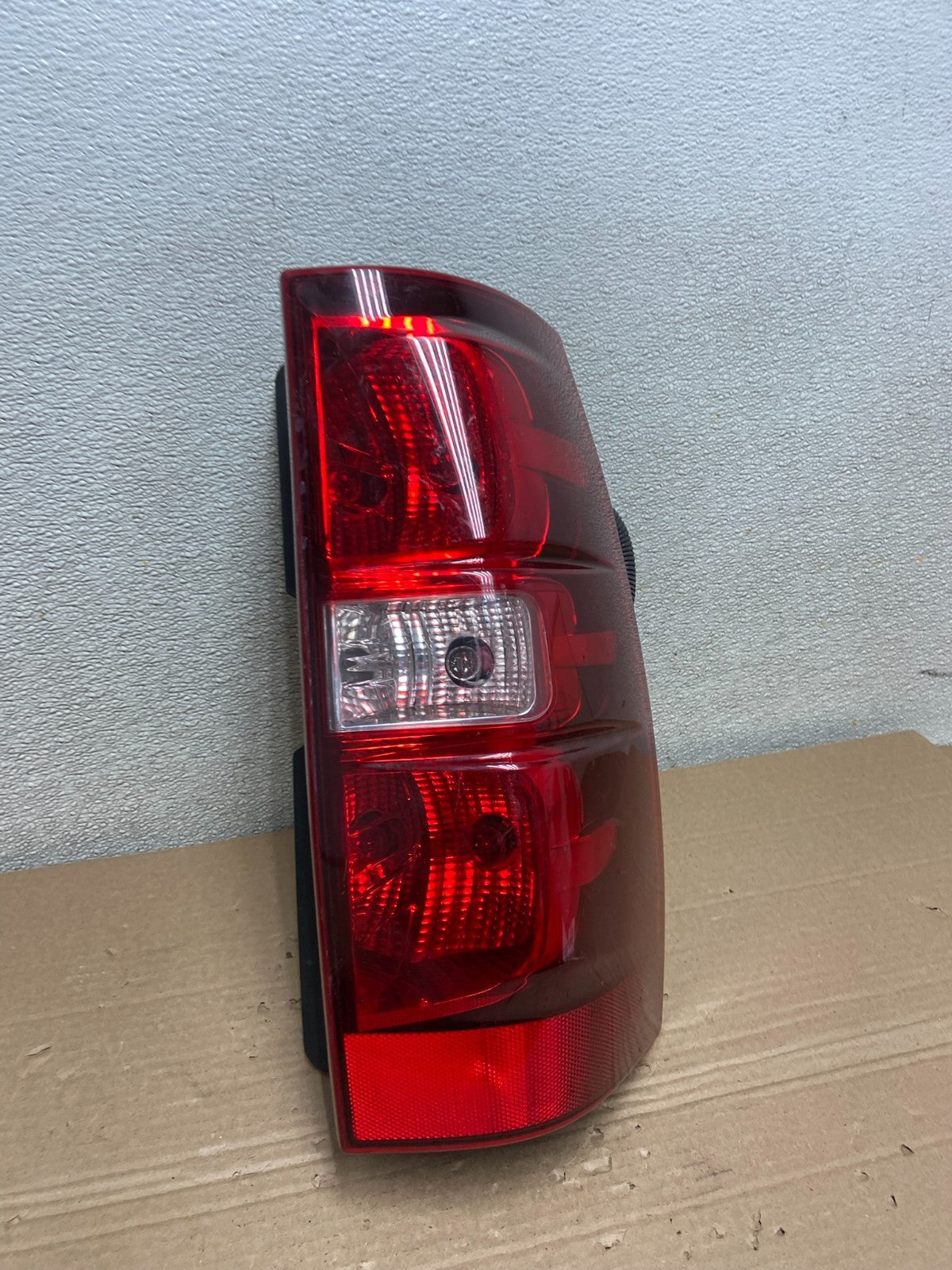 2008-2014 Chevrolet Tahoe Suburban Right Passenger Rh Tail Light Oem AB1072 LK2