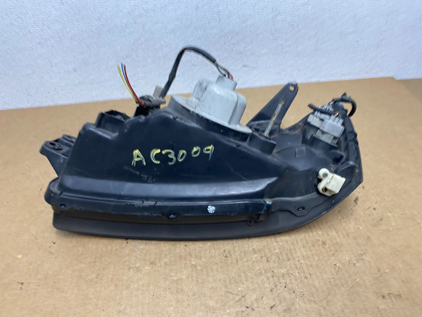 2001 to 2004 Subaru Legacy Outback Right Passenger Rh Headlight Oem AC3009 DW7