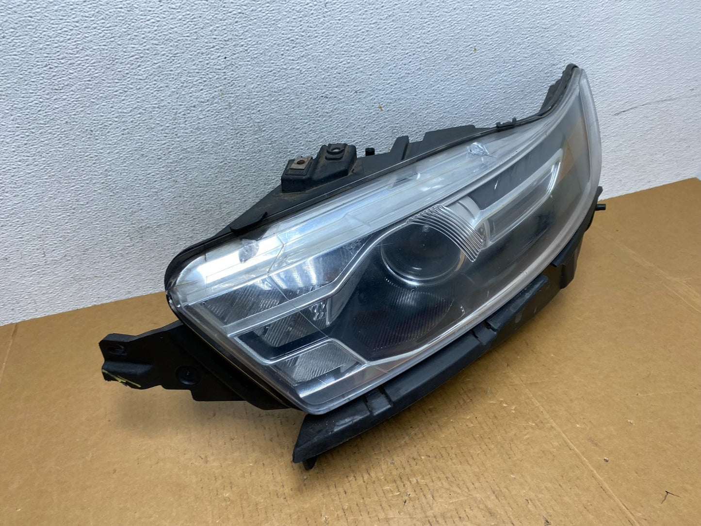 2013 to 2019 Ford Taurus Left Driver LH Side Headlight Halogen AD9167 DW2