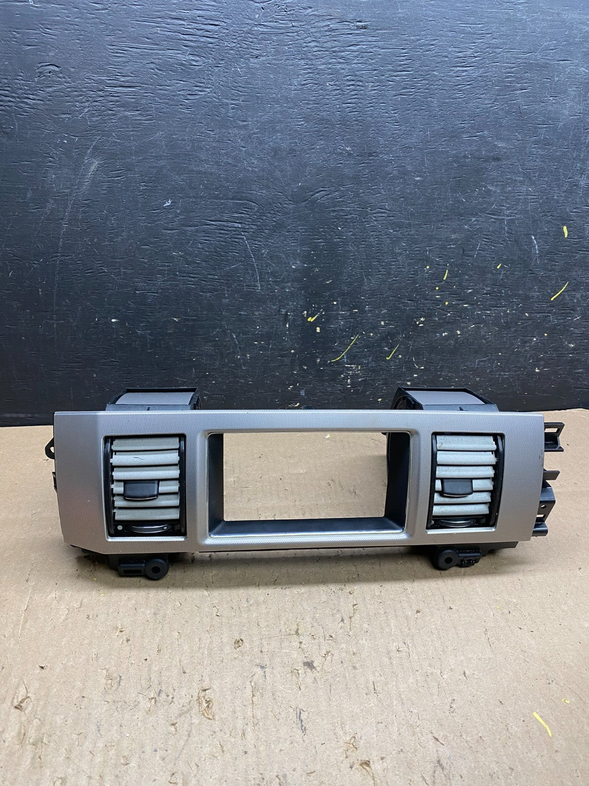 2008 to 2015 Jaguar XF Jaguar XF Center Radio Bezel Dash Air Vent t4939 DG0