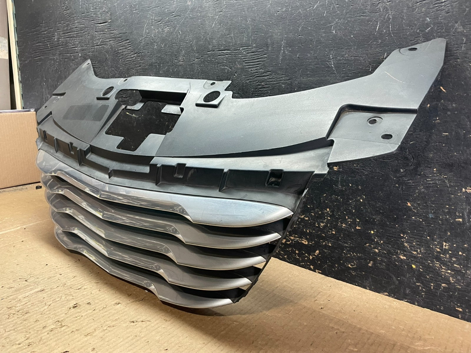 2011 to 2014 Chrysler 200 Front Upper Grill Grille AB3187 DG2