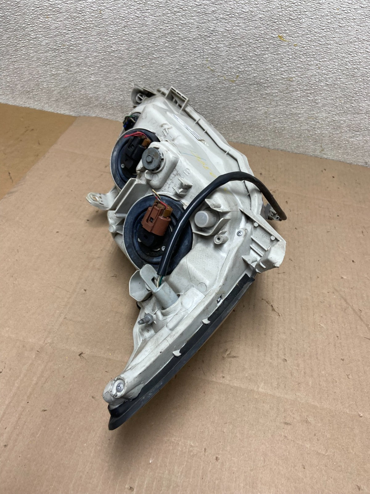 2005 to 2006 Toyota Camry Left Driver LH Halogen Headlight TYC AA0396 DW7