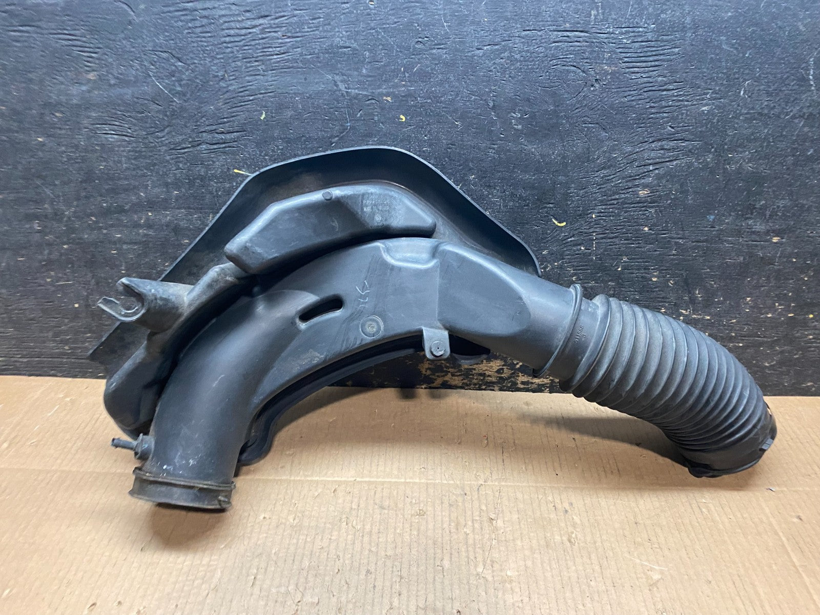 2011 to 2018 Chrysler 300 3.6L Air Intake Duct Tube Cleaner OEM Y1821 DG4