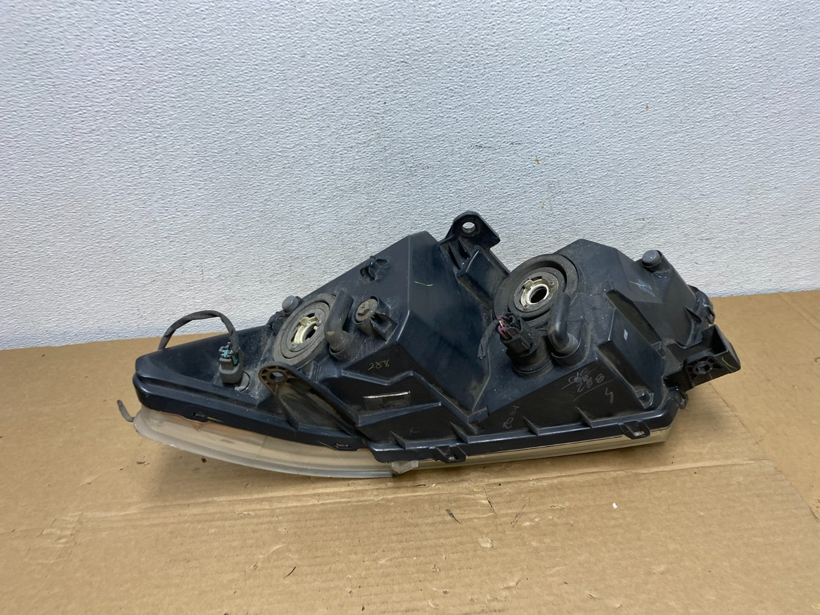 2009 to 2017 Dodge Journey Headlight Right Passenger Rh Halogen AD3890 DW5