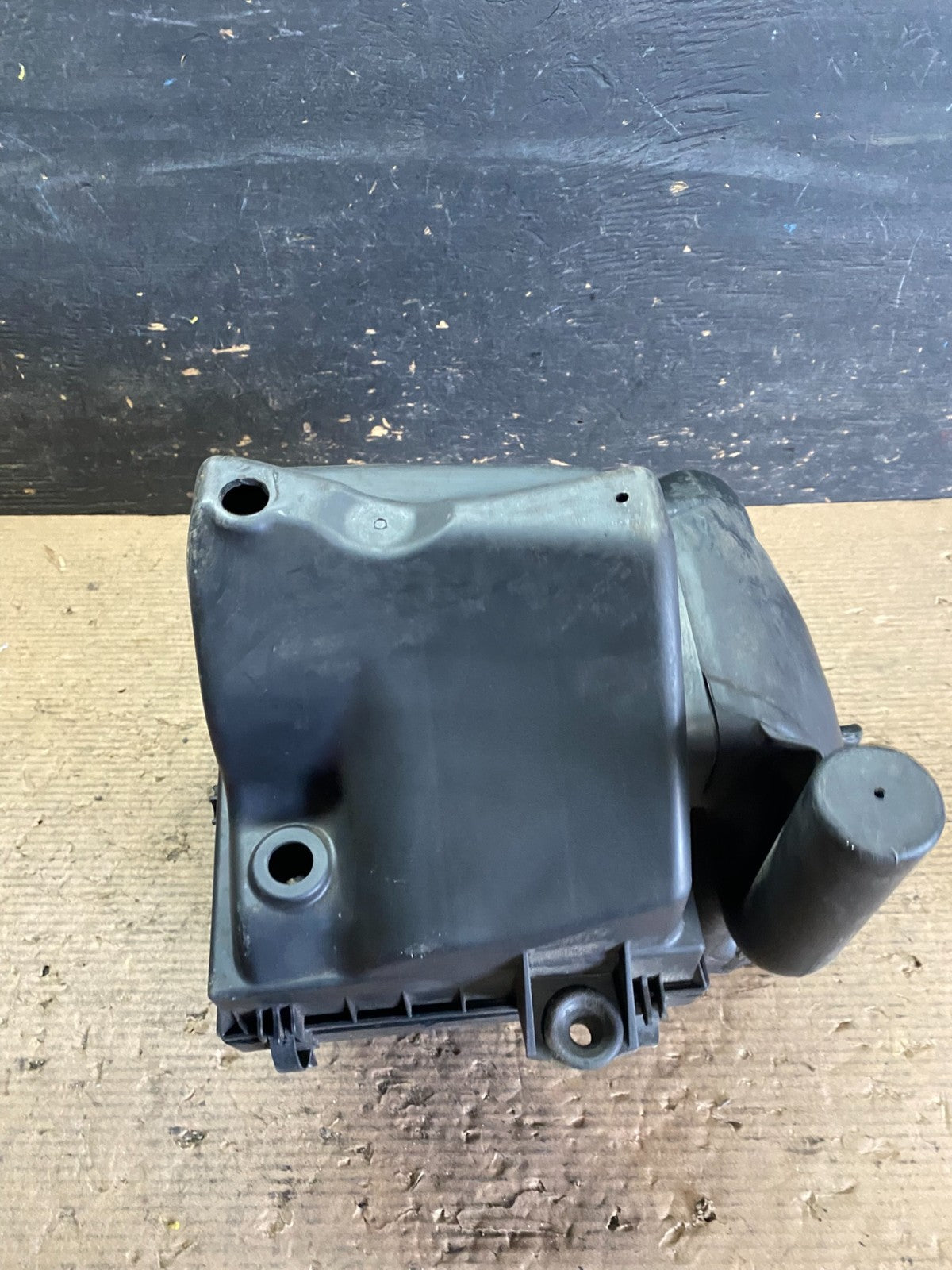 2011 to 2021 Dodge Durango 3.6L Air Filter Cleaner Box OEM  s3603 DG5