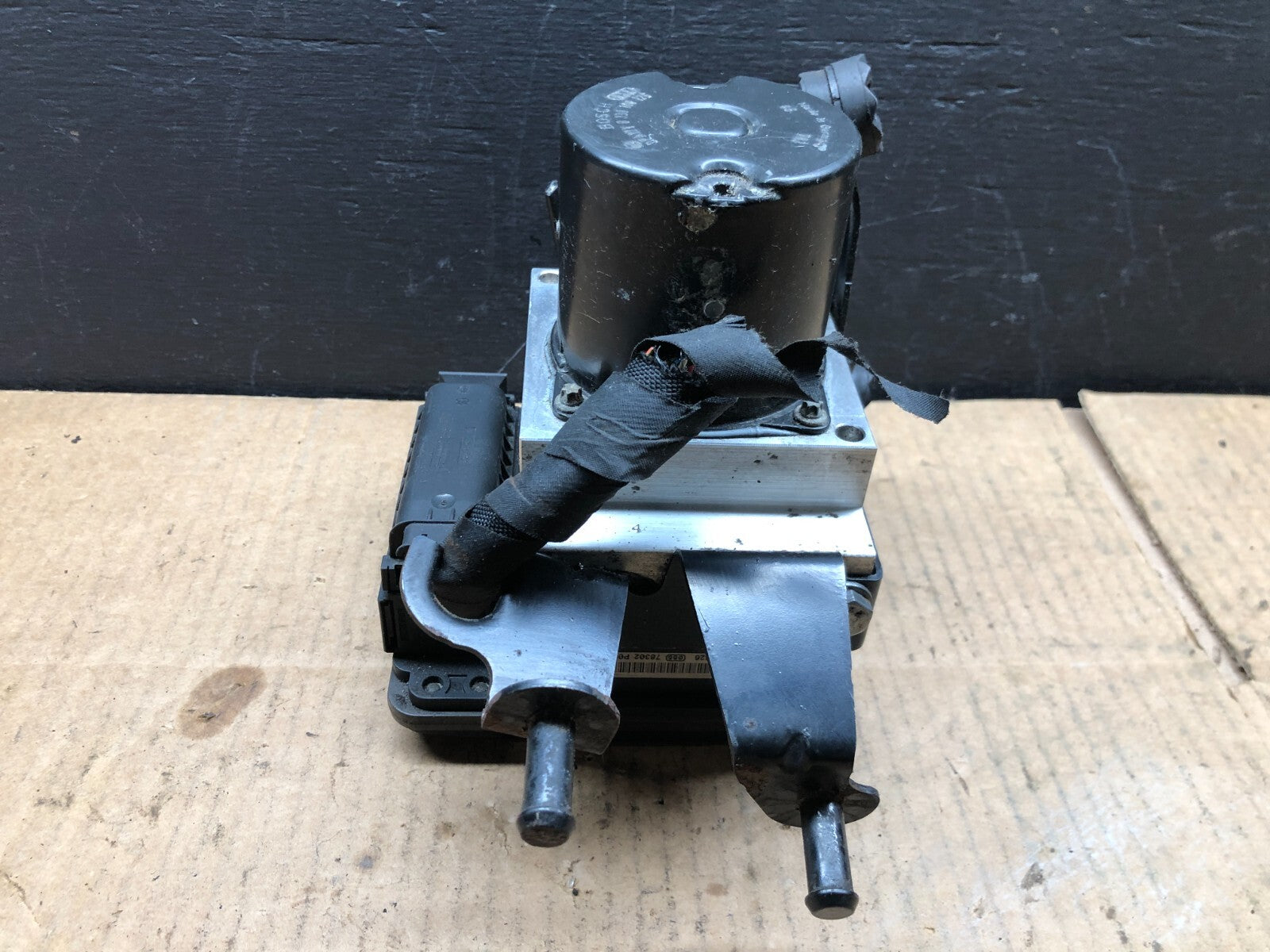2008 to 2010 BMW 5-Series ABS Anti-Lock Brake Pump OEM 6780647 D2243 DG10