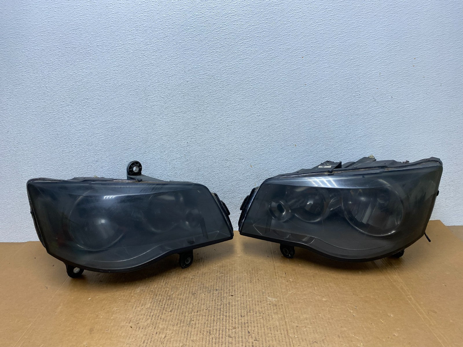 2008 to 2016 Chrysler Town and Country Left+Right Side Headlights AE1219 DW0