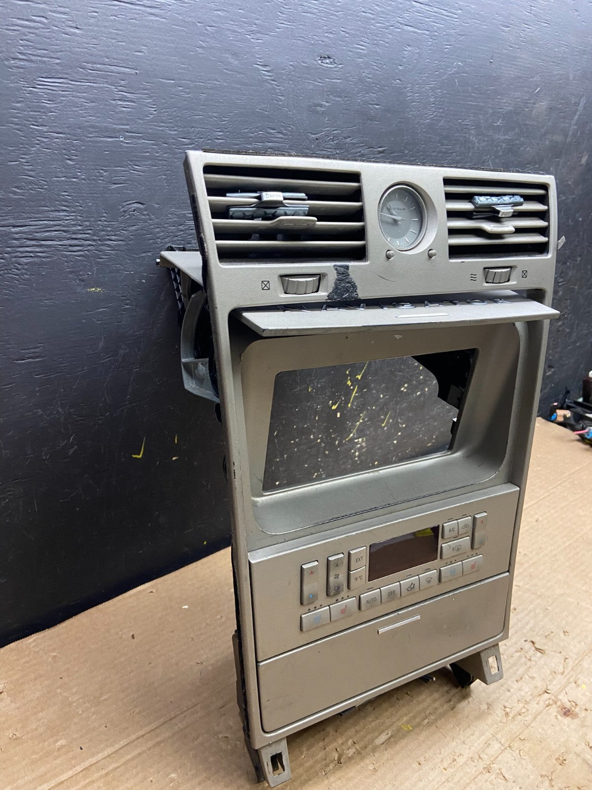 2003 to 2006 Lincoln Navigator Climate Control Bezel Air Vent Dash Trim w2018 DG3