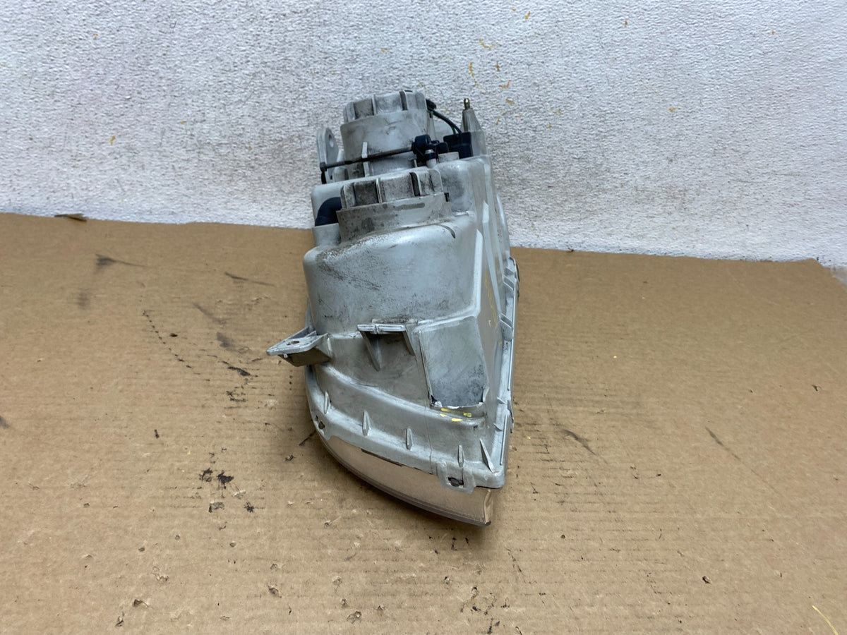 2004 2005 Hyundai XG350 XG Right Passenger RH Headlight Halogen AH4313 DW8