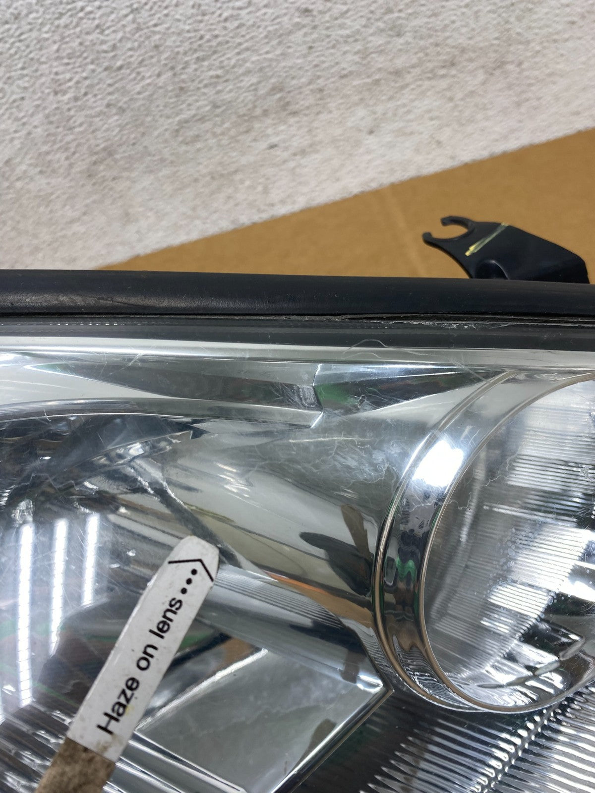 2004-2005 Toyota Sienna Right Passenger Halogen Headlight AD8934 DW4