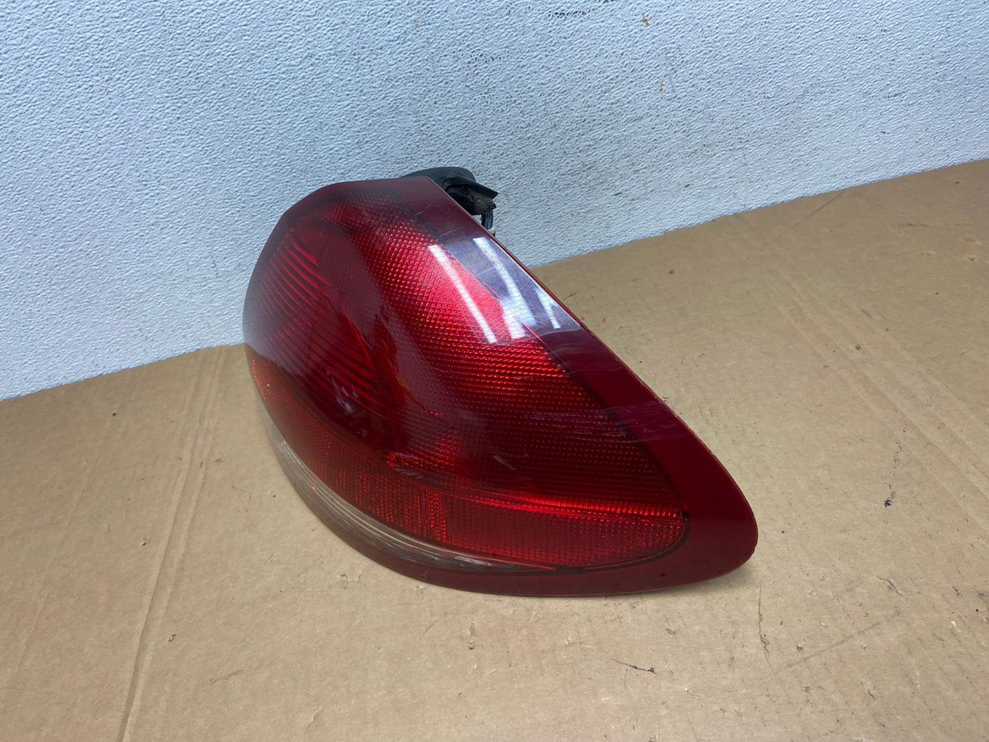2004 2005 2006 2007 Ford Taurus Right Passenger Side Tail Light AD2739 LK1