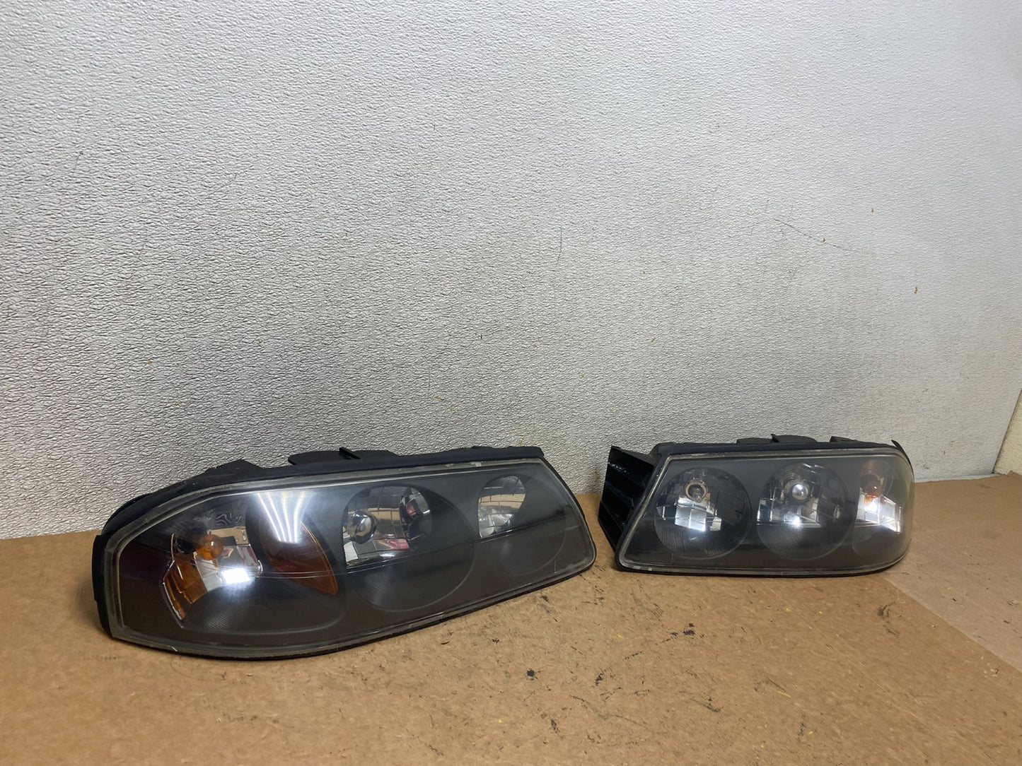 2000 to 2005 Chevrolet Impala Left+Right Set Headlights Halogen S7730 DW2