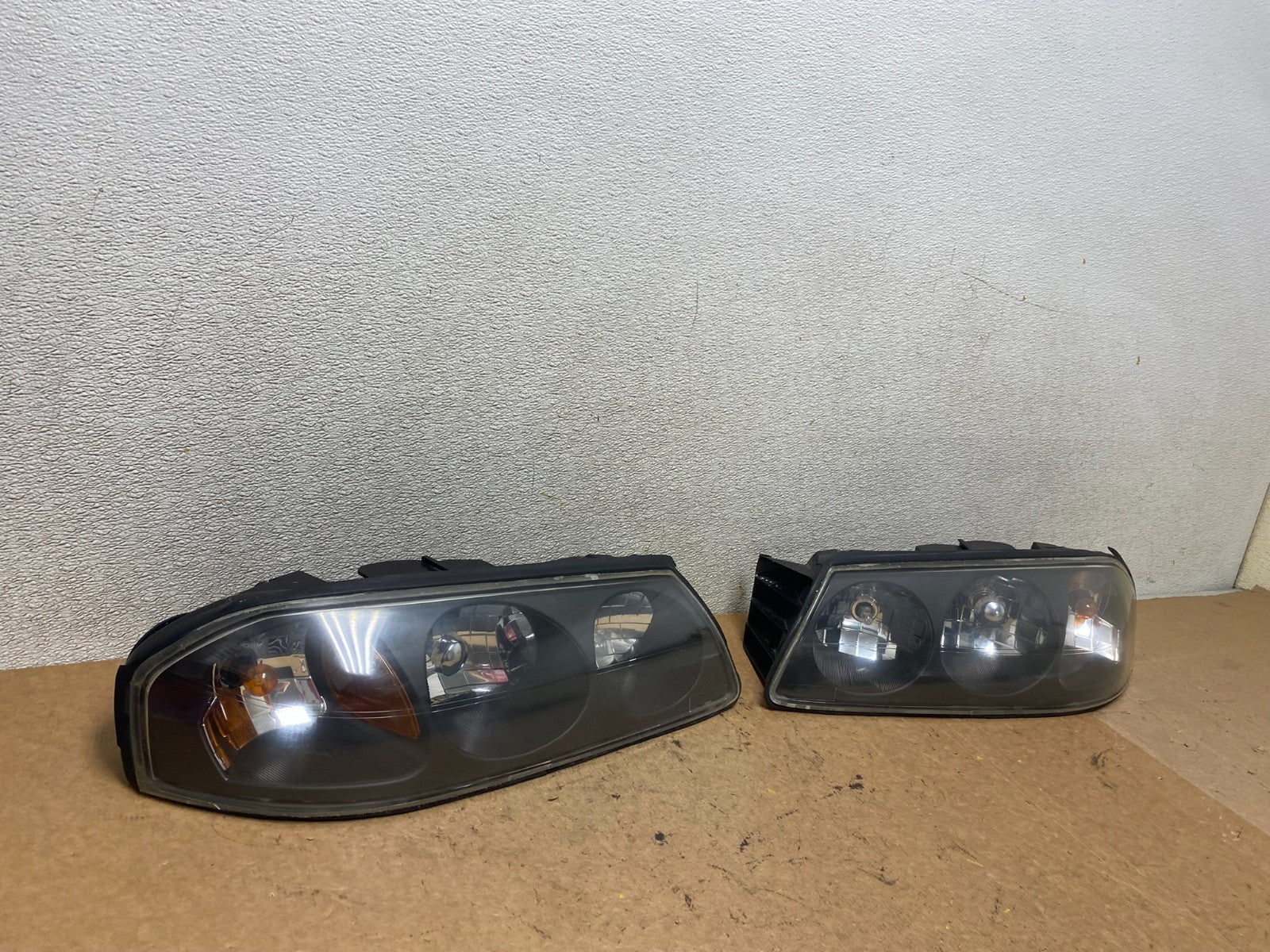 2000 to 2005 Chevrolet Impala Left+Right Set Headlights Halogen S7730 DW2