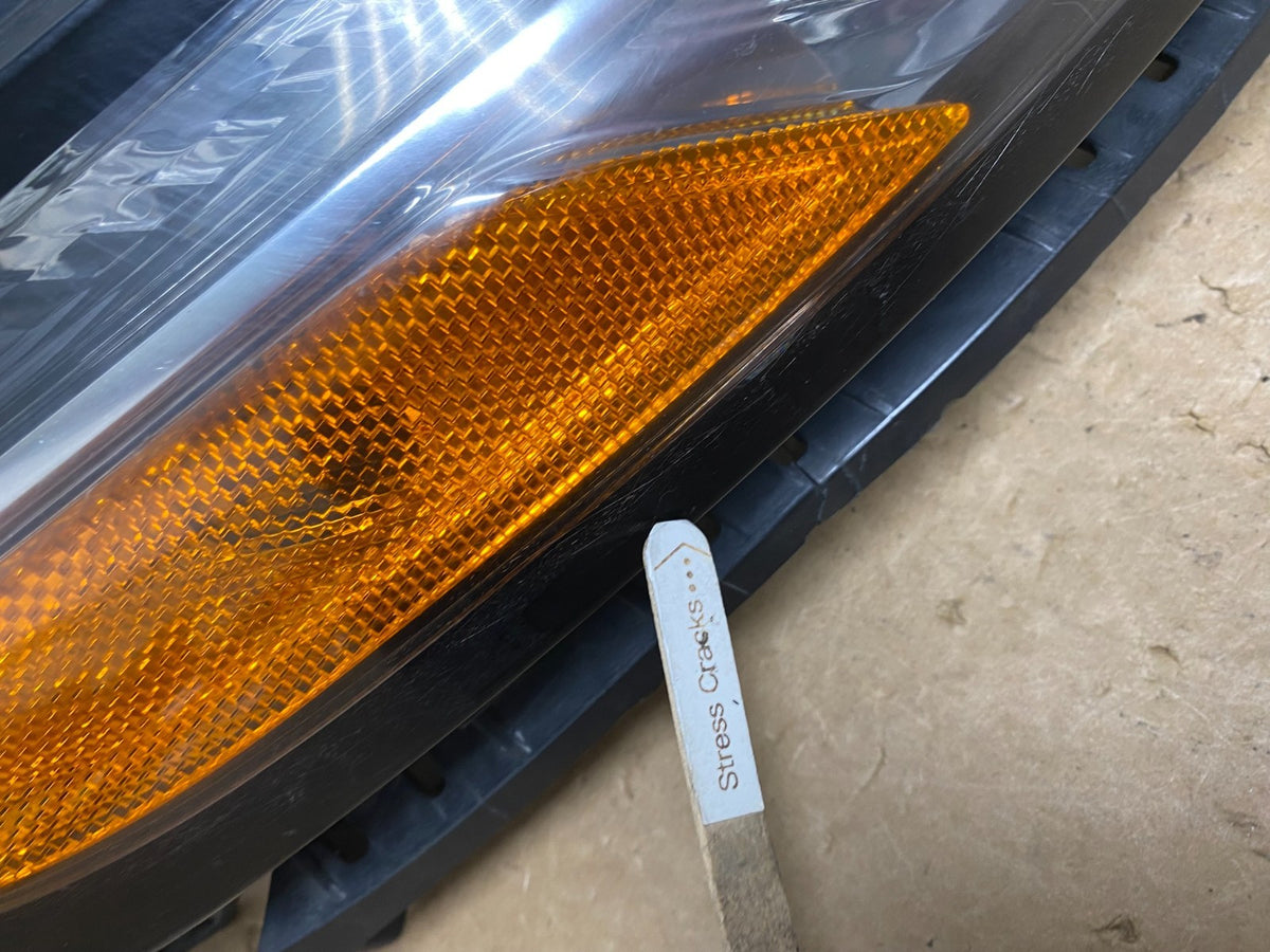 2014 - 2018 Jeep Cherokee Right Passenger RH Side LED Headlight AI3646 DW4