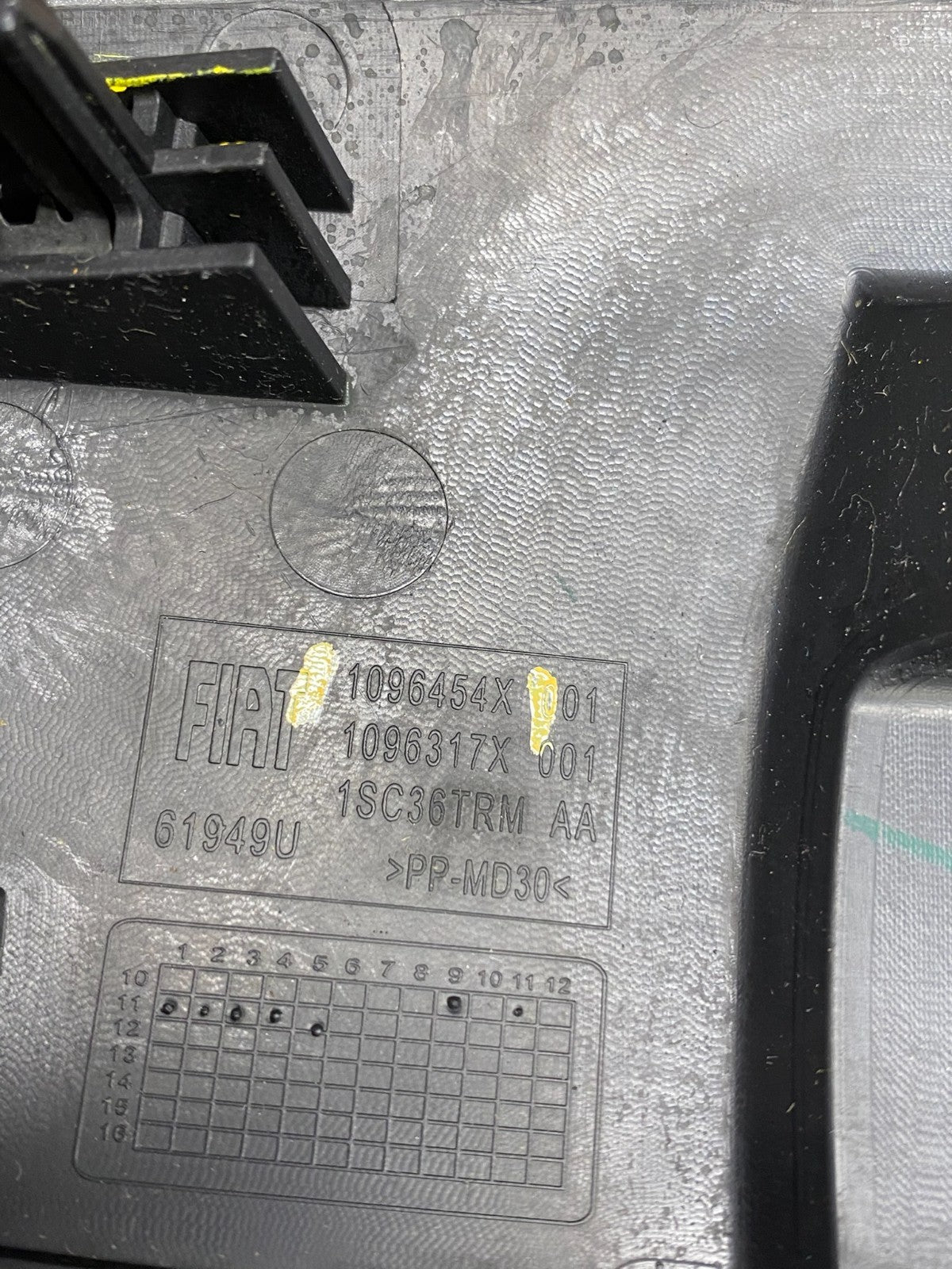 2012 to 2019 Fiat 500 Front Center Dashboard Vent Trim Bezel Blue Z4334 DG5