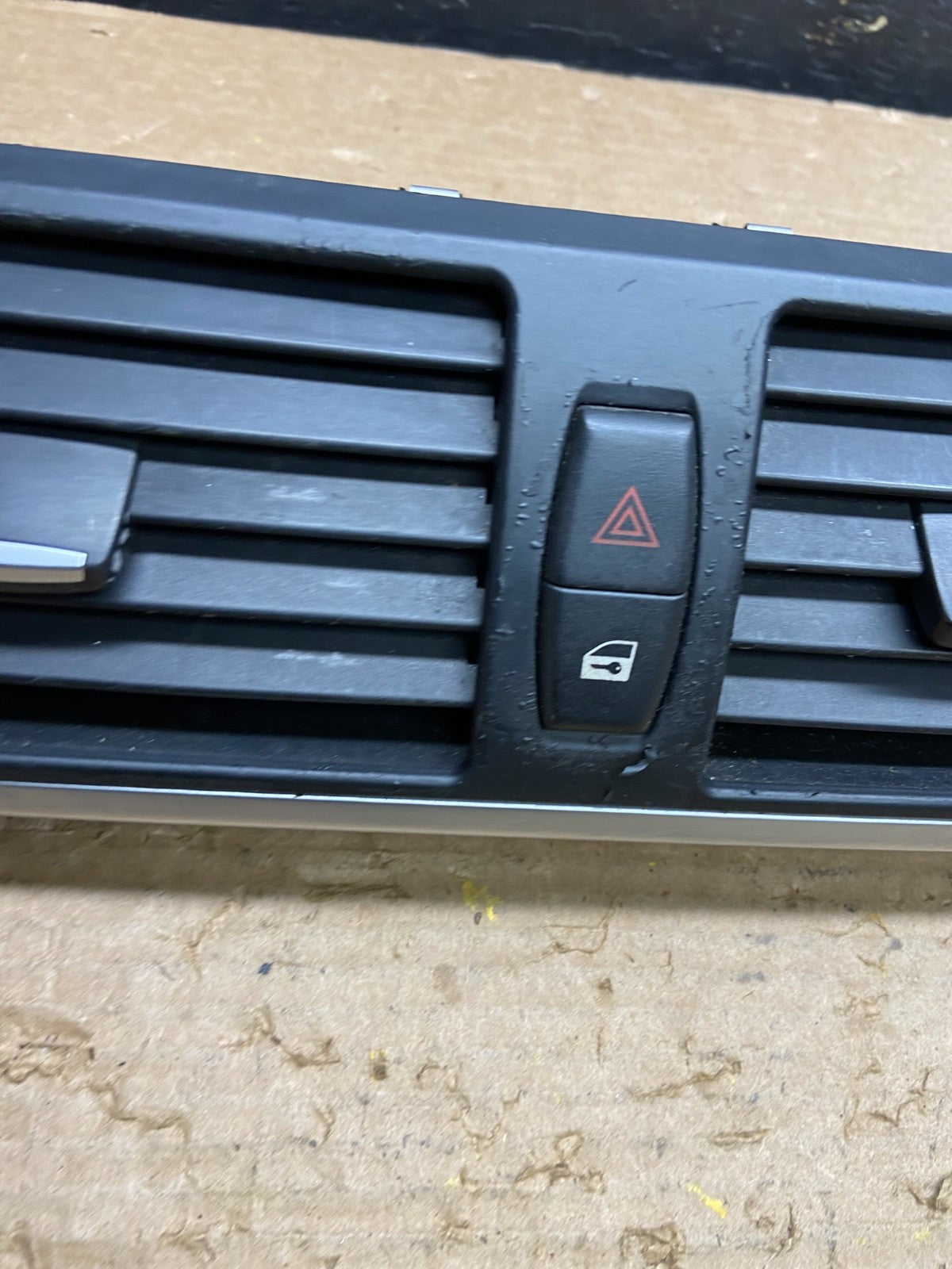 2007 to 2013 BMW X5 X6 Center Console Dash Air Vent OEM W3329 DG1