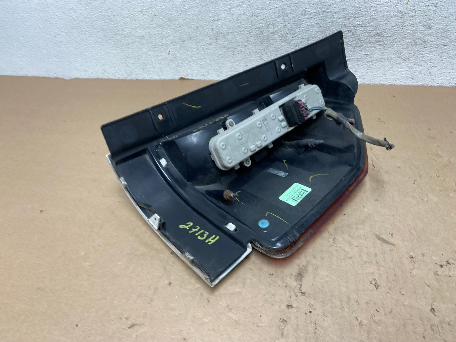 2002 to 2009 Gmc Envoy Left Driver Lh Side Tail Light AG4270 LK6