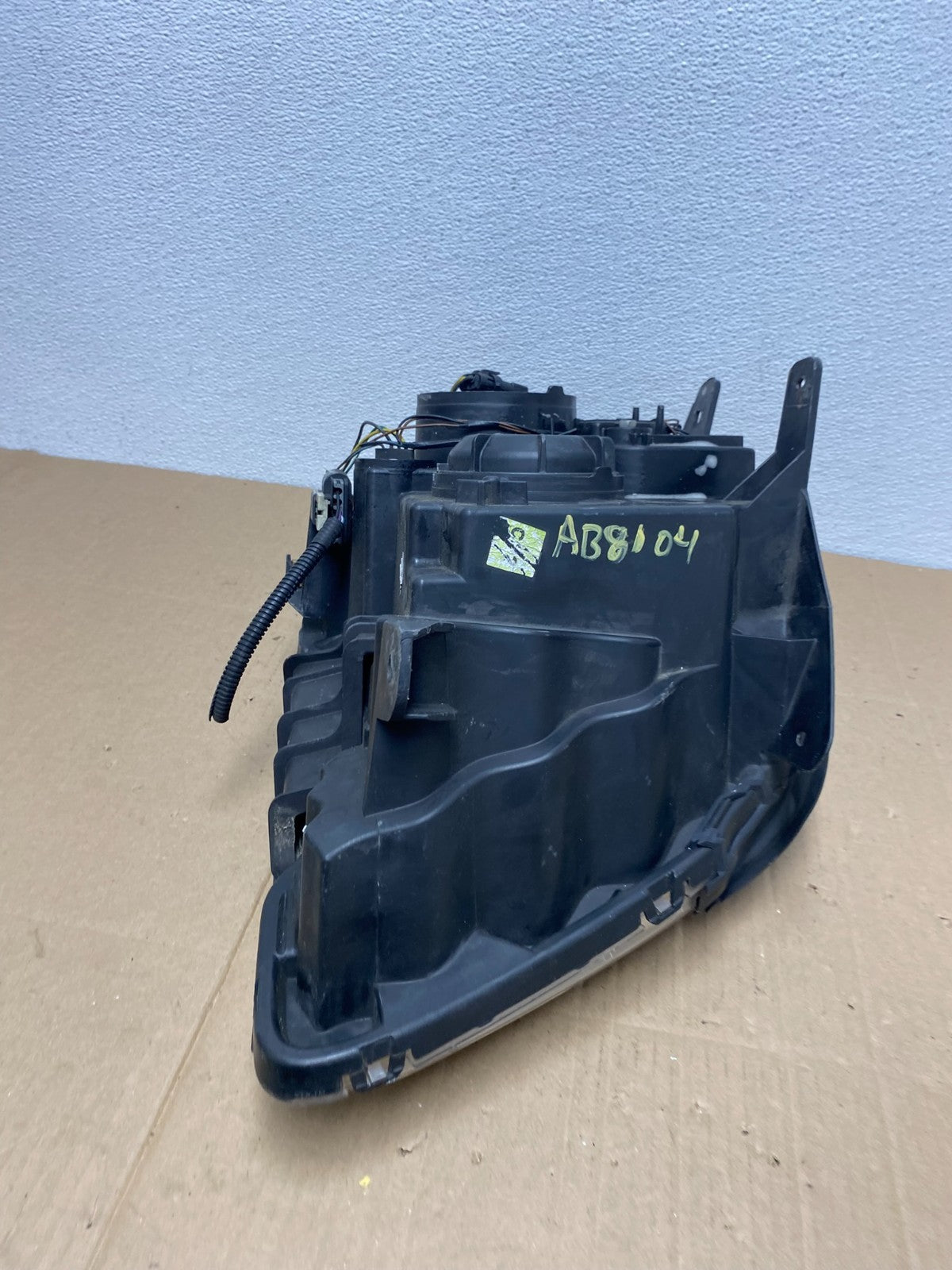 2010 to 2015 GMC Terrain Halogen Left Driver Lh Side Headlight AB8104 DW6