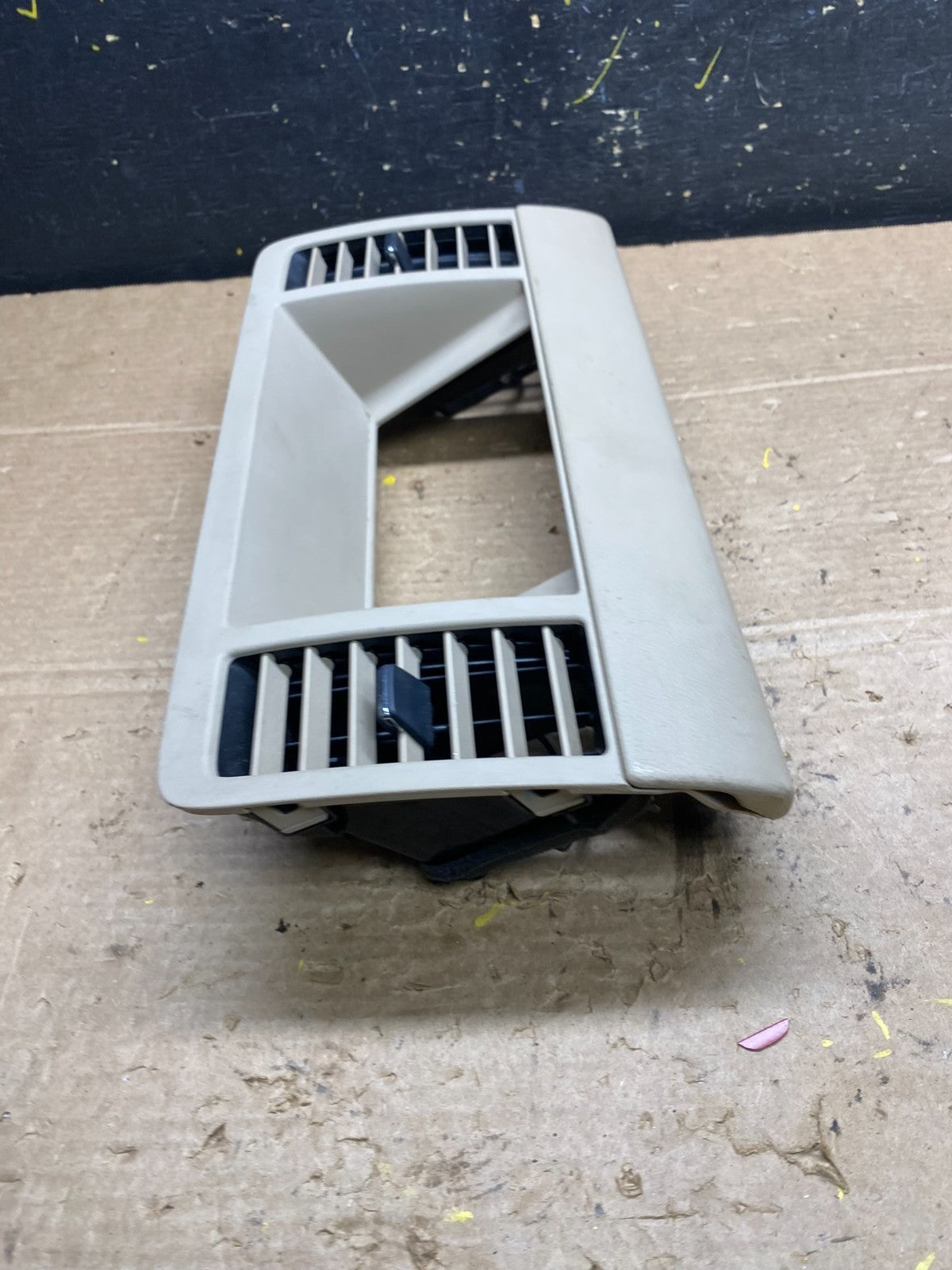 2003-2007 Nissan Murano Radio Center Console Display Bezel Air Vent OEM w9703 DG2