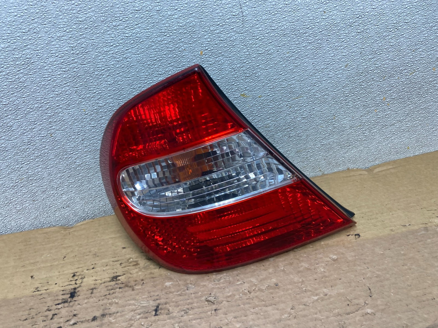 2002 2003 2004 Toyota Camry Left Driver LH Side Tail Light AB3363 LK0