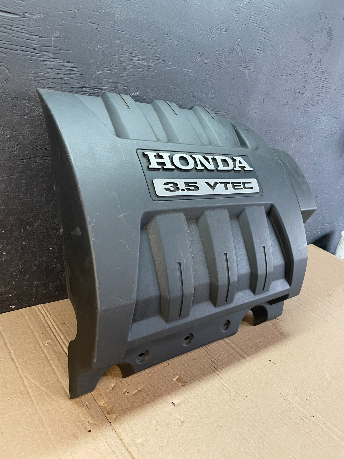 2006 to 2008 Honda Pilot Engine Cover Trim Bezel 17121-PVJ-A01 AD8628 DG2