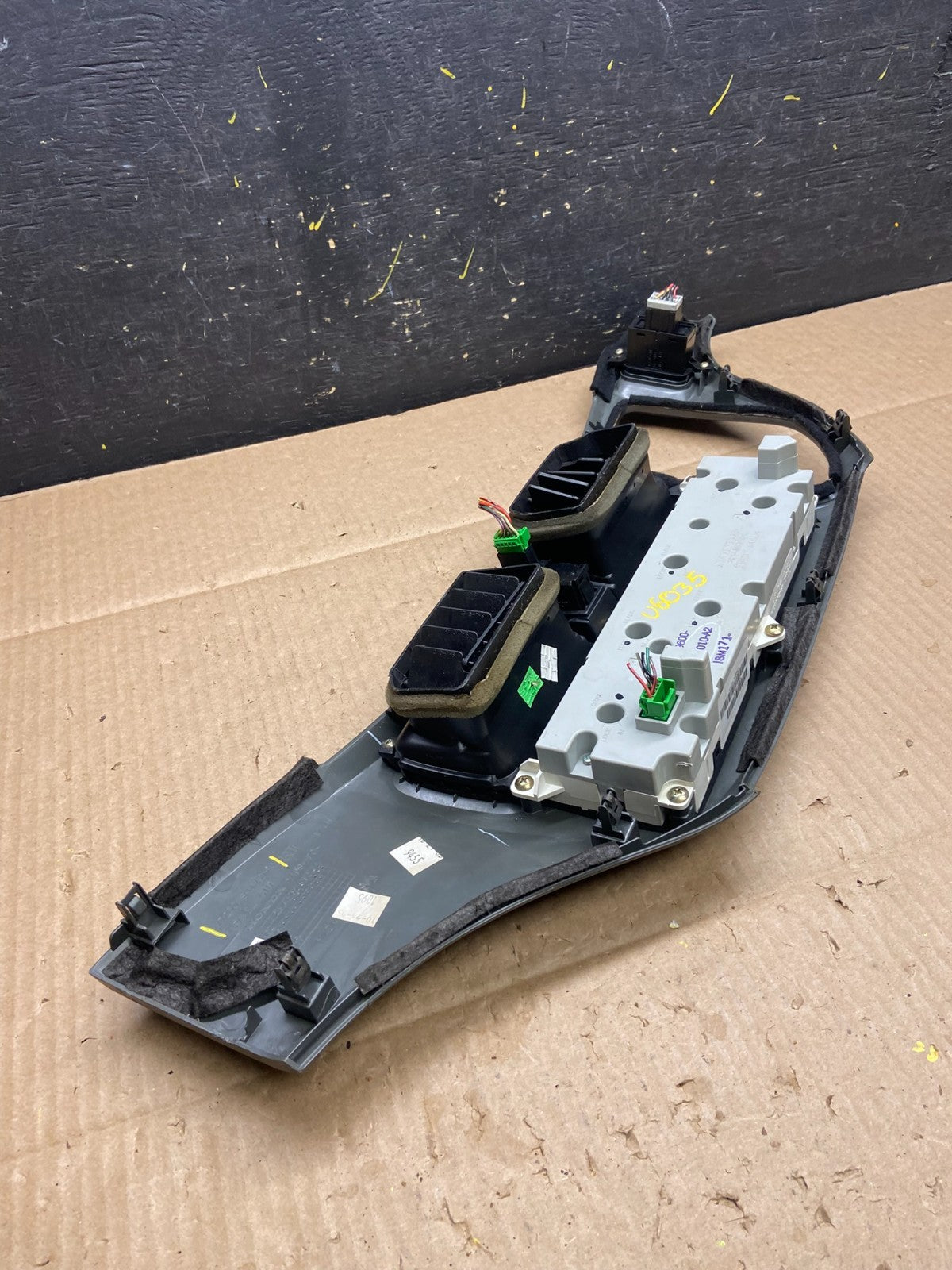 2005 to 2010 Honda Odyssey Radio Climate Control Dash Trim Bezel U6036 DG7