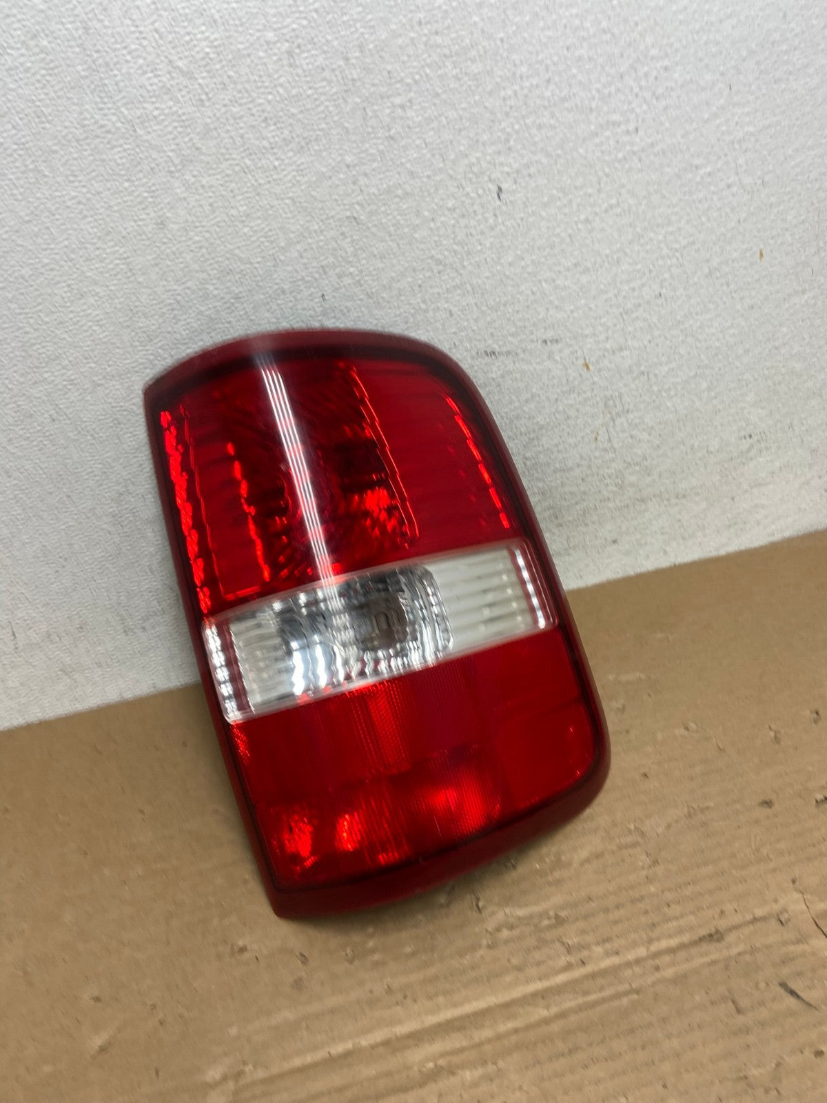 2004 to 2008 Ford F150 F-150 Right Passenger RH Side Tail Light AD3966 LK2