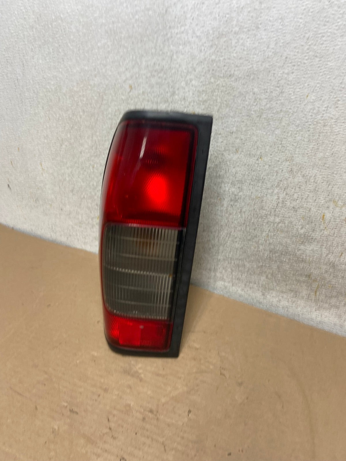 1998 1999 2000 Nissan Frontier Left Driver LH Side Tail light AH9403 LK1