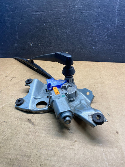 2010 to 2014 Subaru Outback Rear Windshield Wiper Motor AD75334