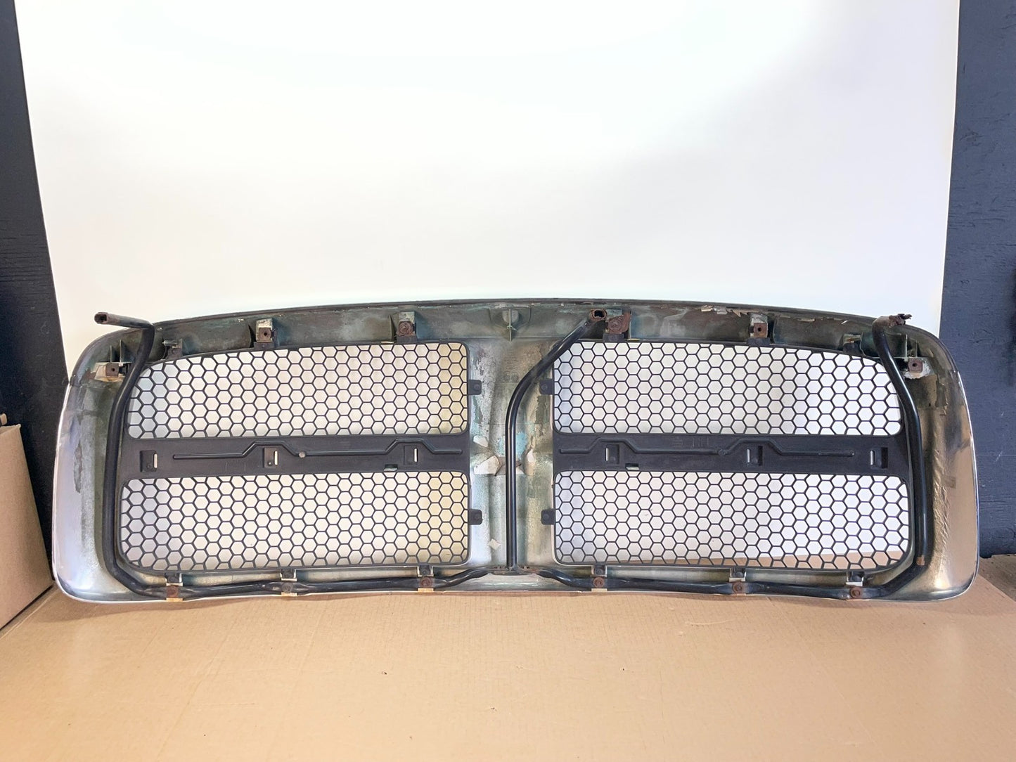 2002 2003 2004 2005 Dodge Ram 1500  Upper Front Grill Grille AH0048 DG4