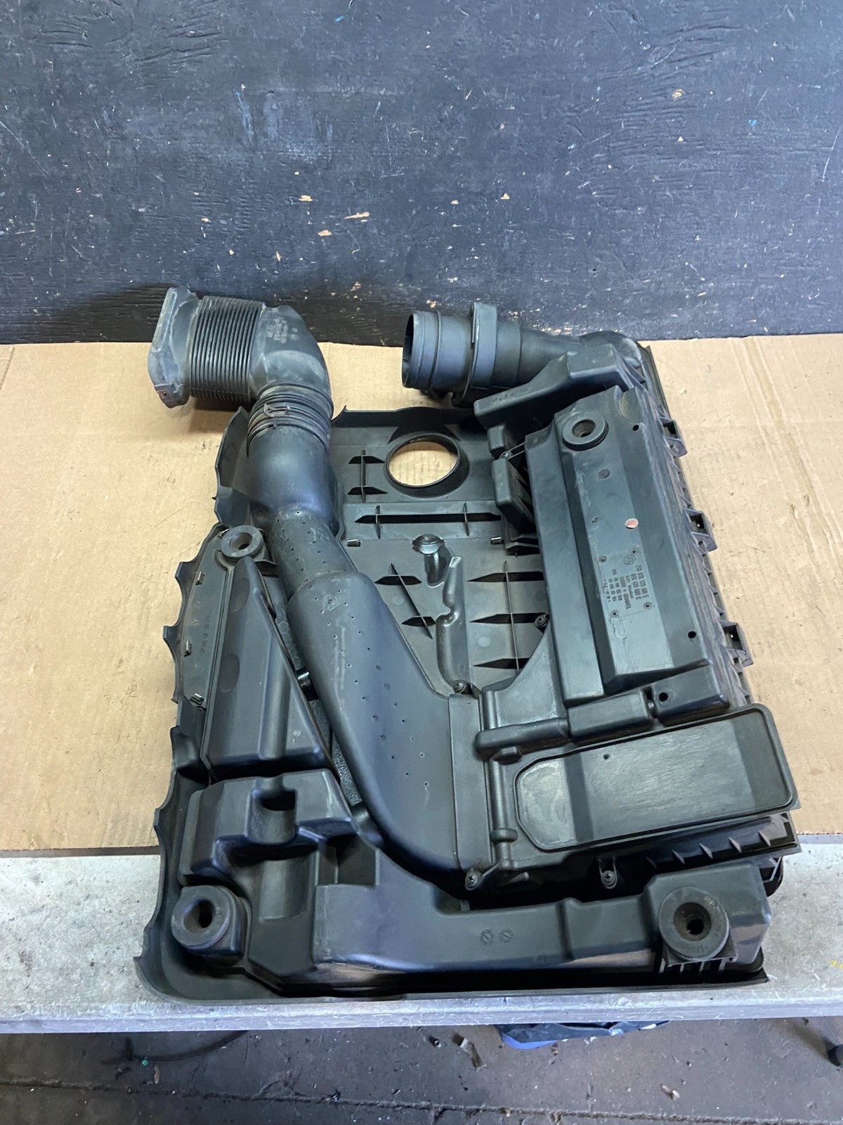 2005 to 2008 Volkswagen Jetta 2.5L Passat Jetta Engine Cover 07k129601 P8470 DG7