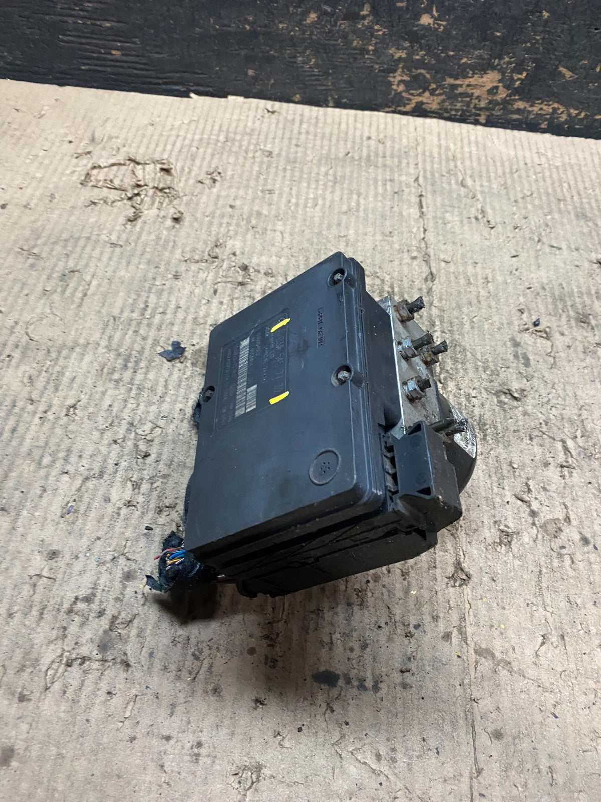 2004-2005 Mercedes W203 C CLK W203 209 ABS Anti Lock Brake Pump Module V6860 DG2