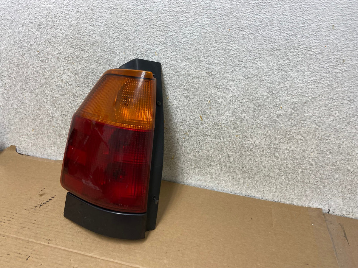 2002 to 2009 Gmc Envoy Left Driver Lh Side Tail Light AH7771 LK2