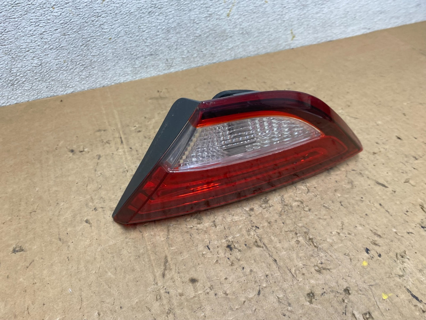 2015 to 2017 Chrysler 200 Sedan Right Passenger  Inner Tail Light Oem Q7875 DW2