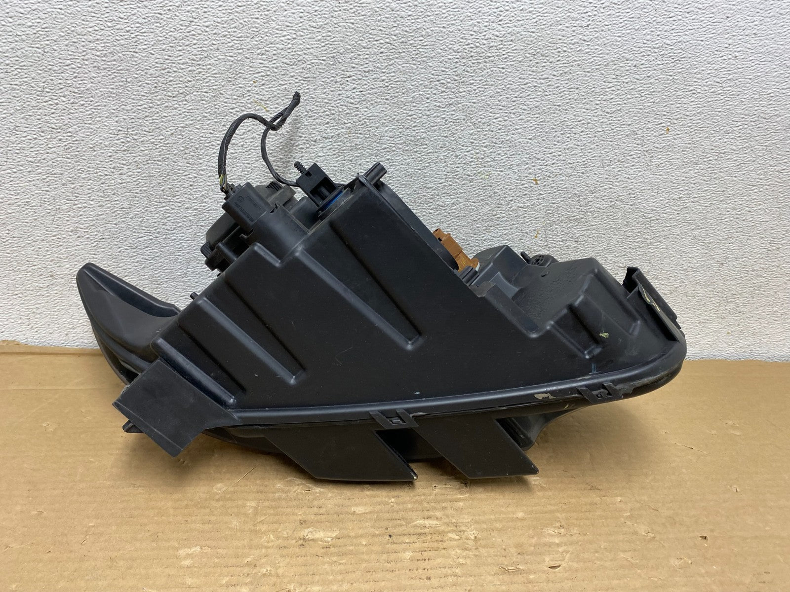 2011 to 2014 Ford Edge Front Left Driver Side Headlight Halogen AG9247 DW8