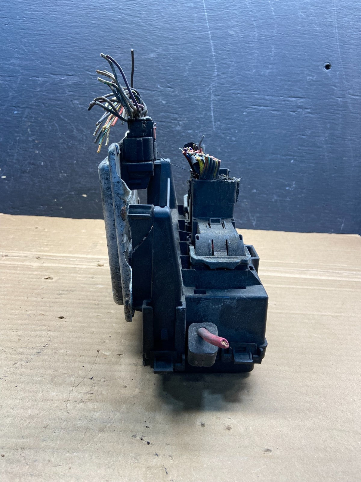 2004 2005 Dodge Durango Fusebox Fuse Box Relay Body BCM Control Module AE4656 DG2