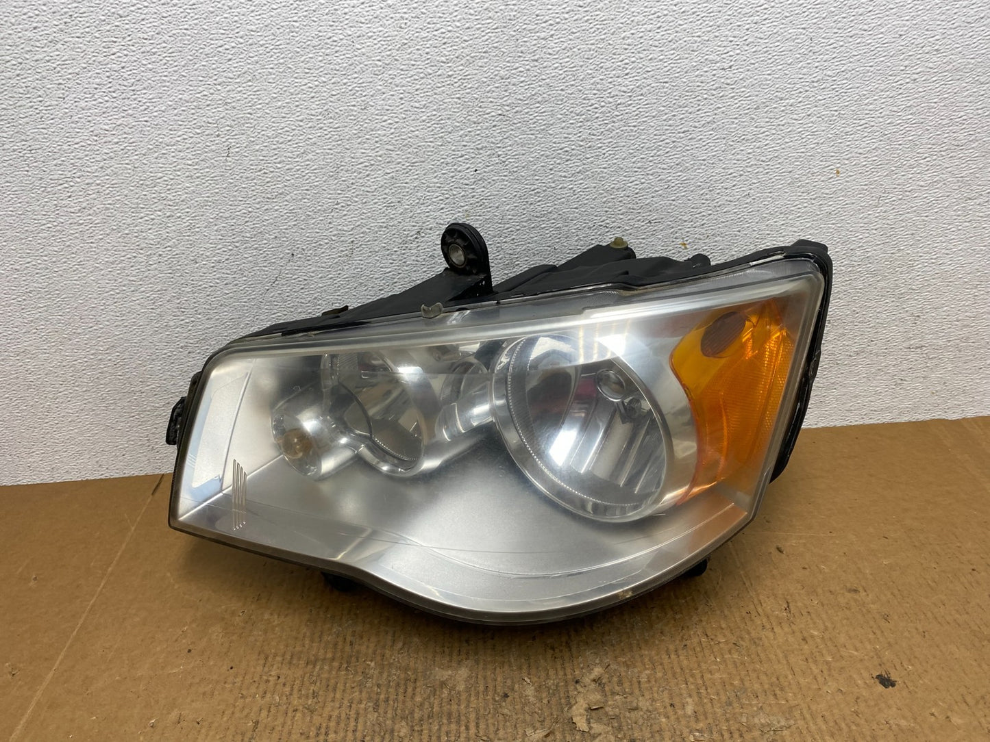 2008 to 2016 Chrysler Town and Country Left Driver Lh Side Headlight AE2796 DW0