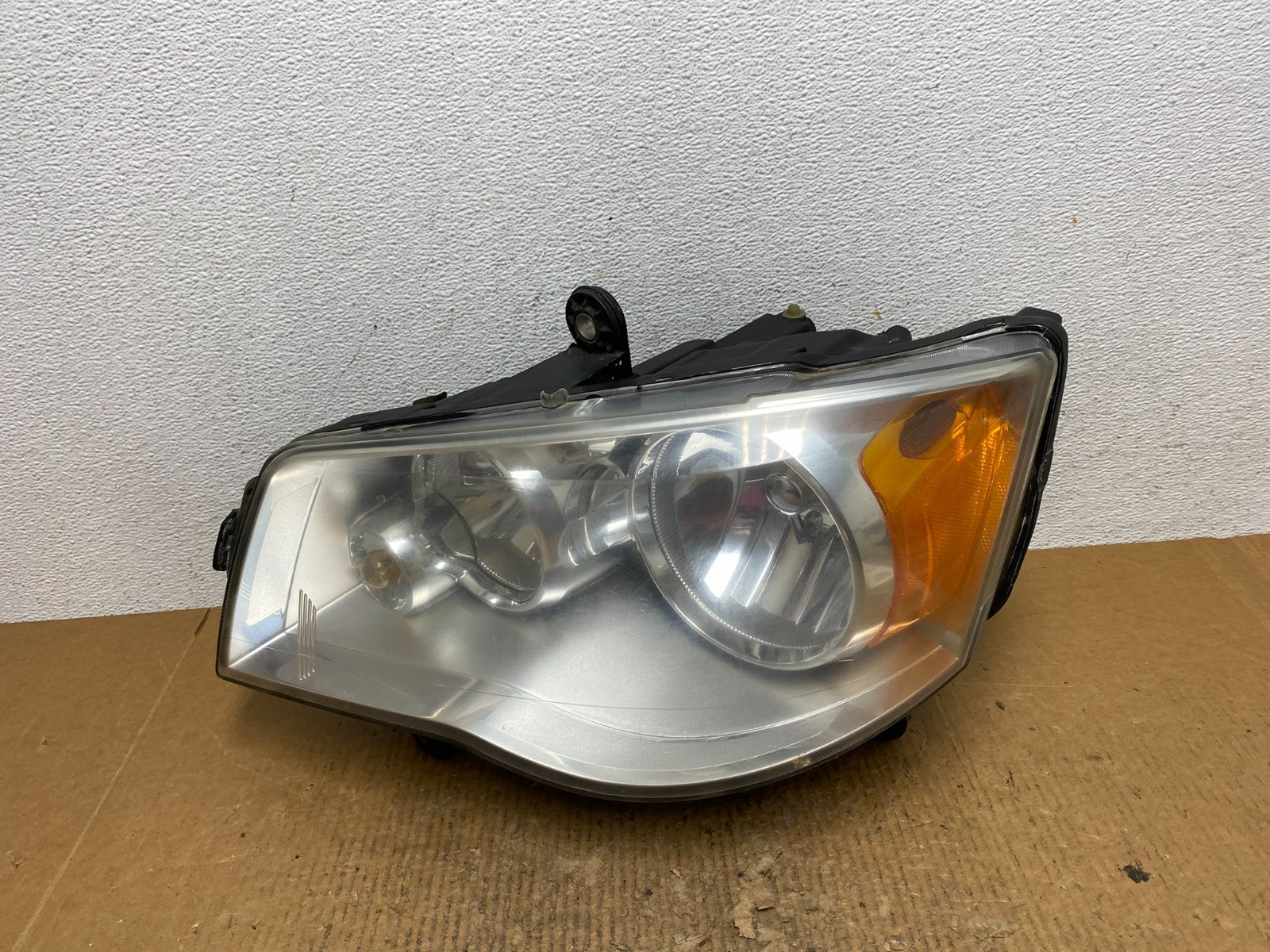 2008 to 2016 Chrysler Town and Country Left Driver Lh Side Headlight AE2796 DW0