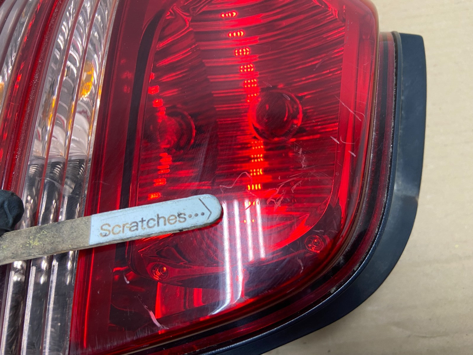 2001 2002 2003 Toyota Highlander Left Driver LH Tail Light AG8912 DW3