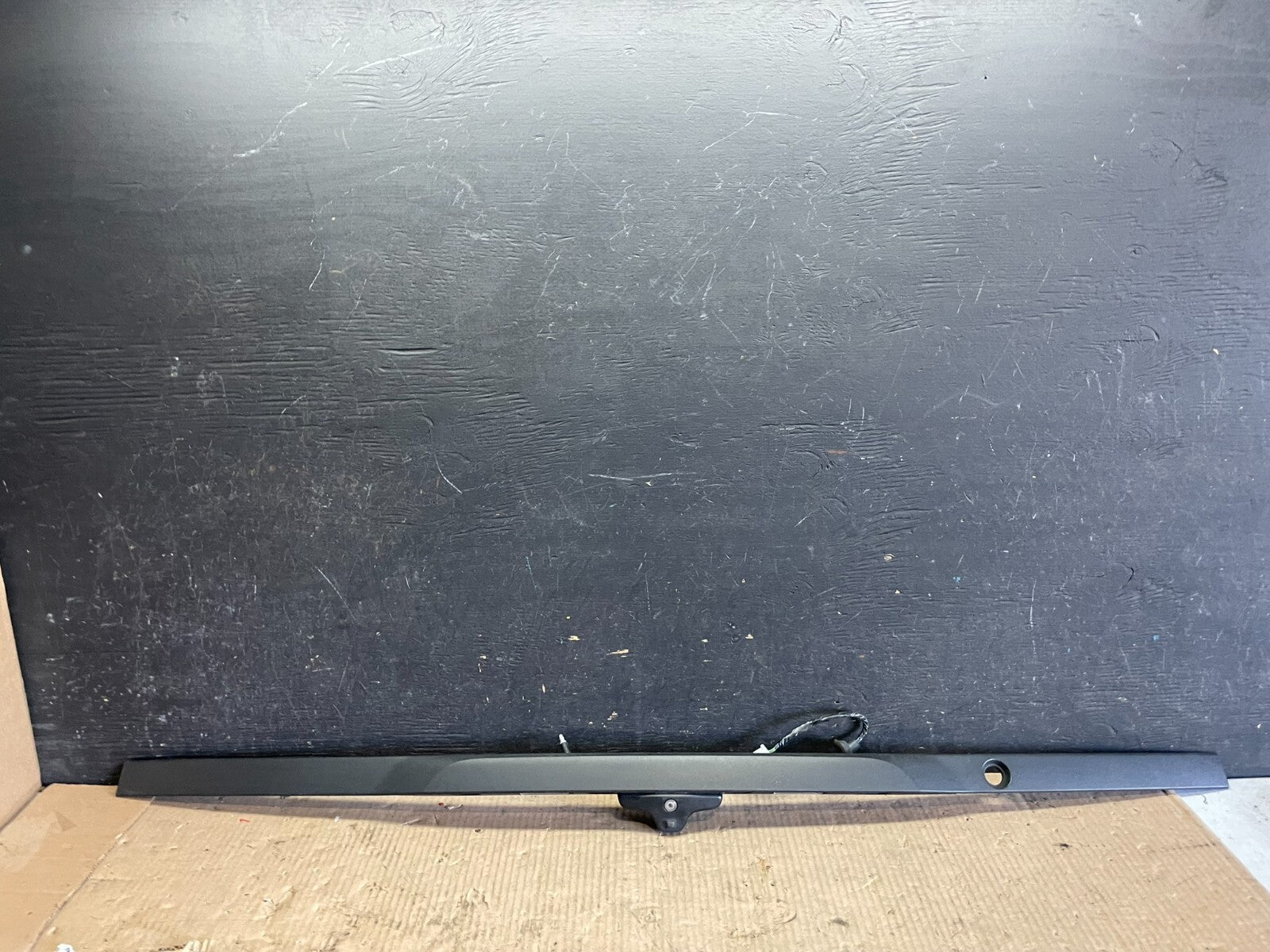 2016 - 2019 Ford Explorer Interceptor Rear Tailgate Molding With Camera M2941 DG0